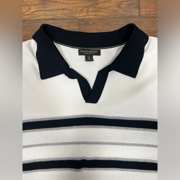XL Banana Republic Knit V-Neck - Picture 2 of 4
